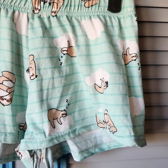 Weekend Edition Sloth Pajama Set โ Womenโs XS - Picture 9 of 12